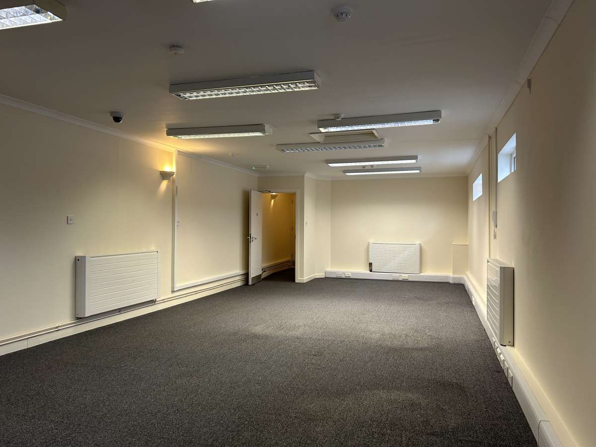 Office in Gillingham - photo 3