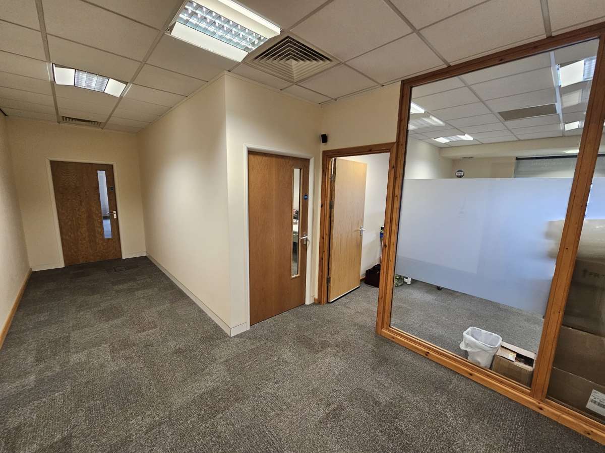 Office in Sittingbourne - photo 3