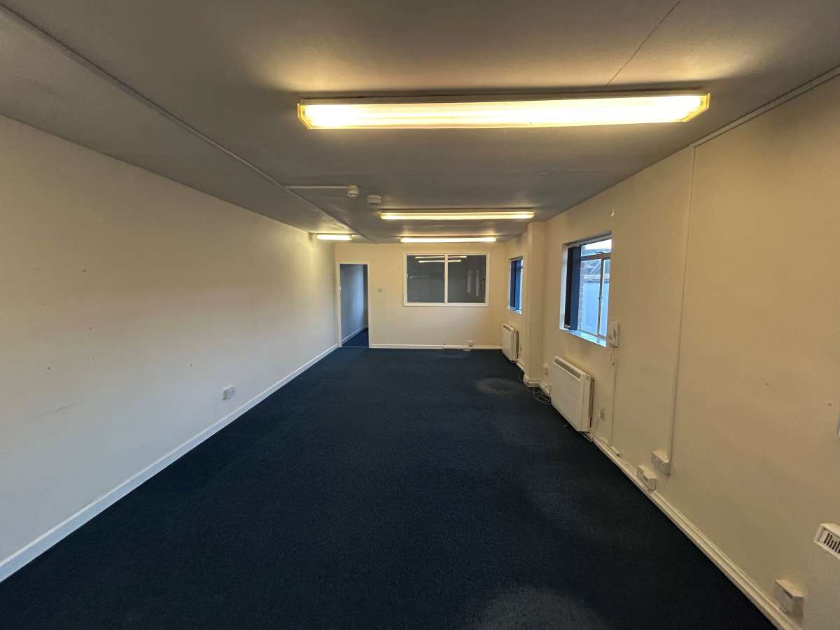 Office in Huntingdon - photo 4