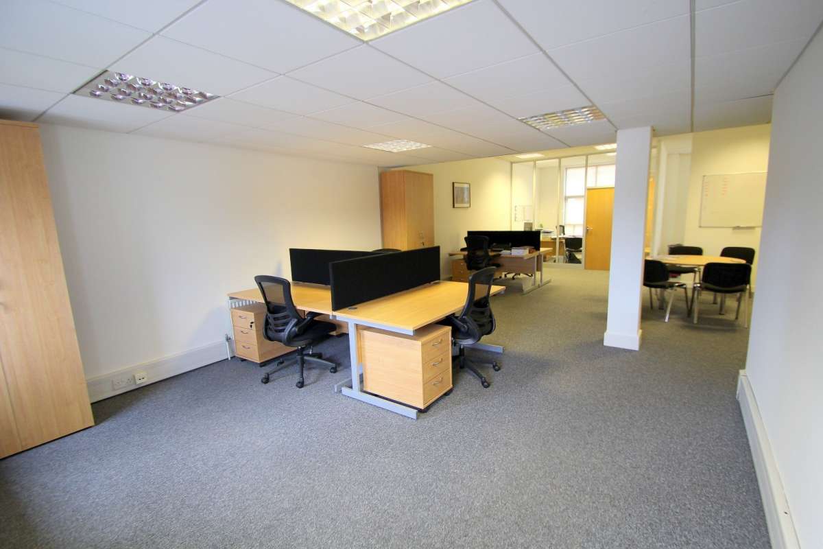Office in Crawley - photo 4