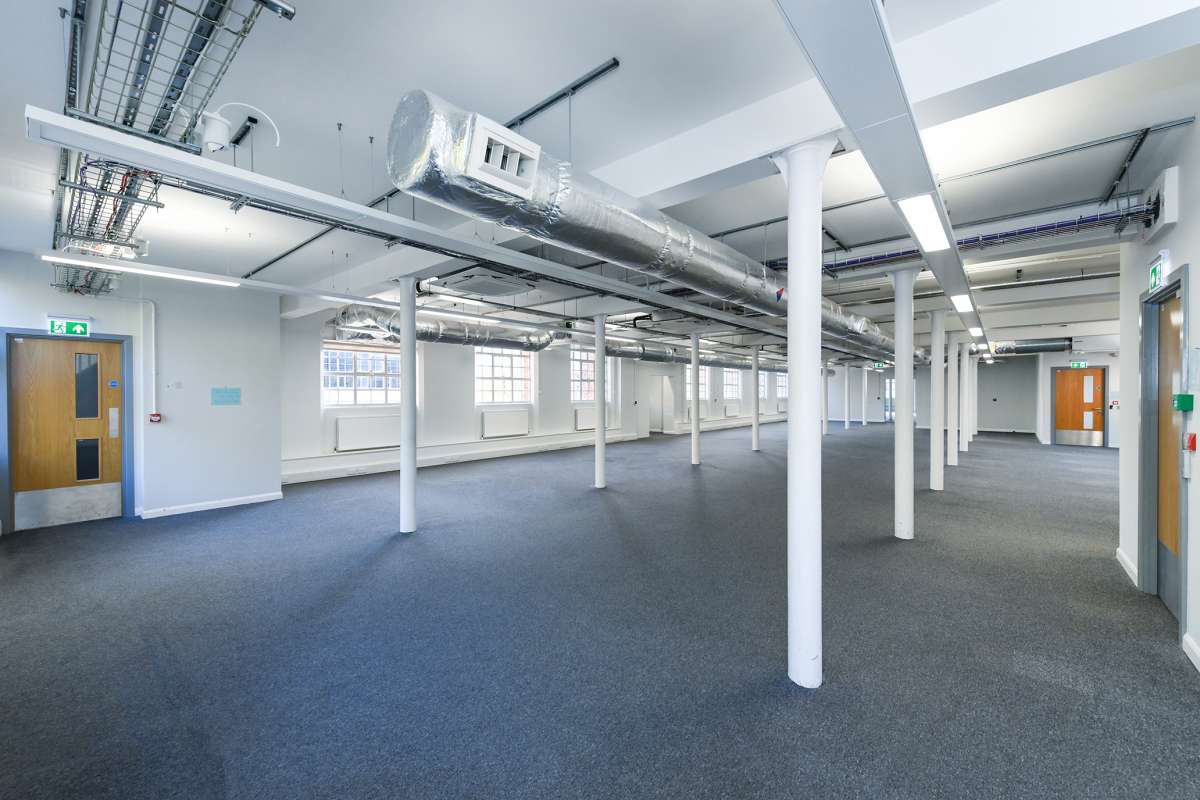 Office in Nottingham - photo 3