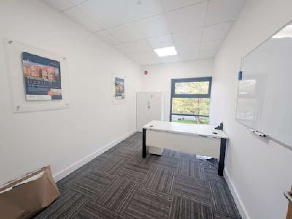 Office in Fareham - photo 4