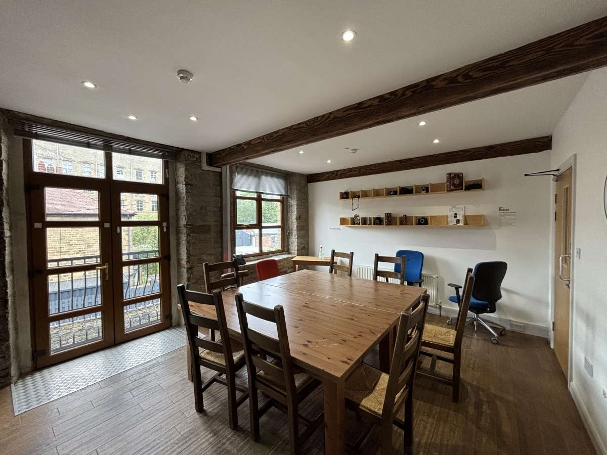 Office in Elland - photo 4