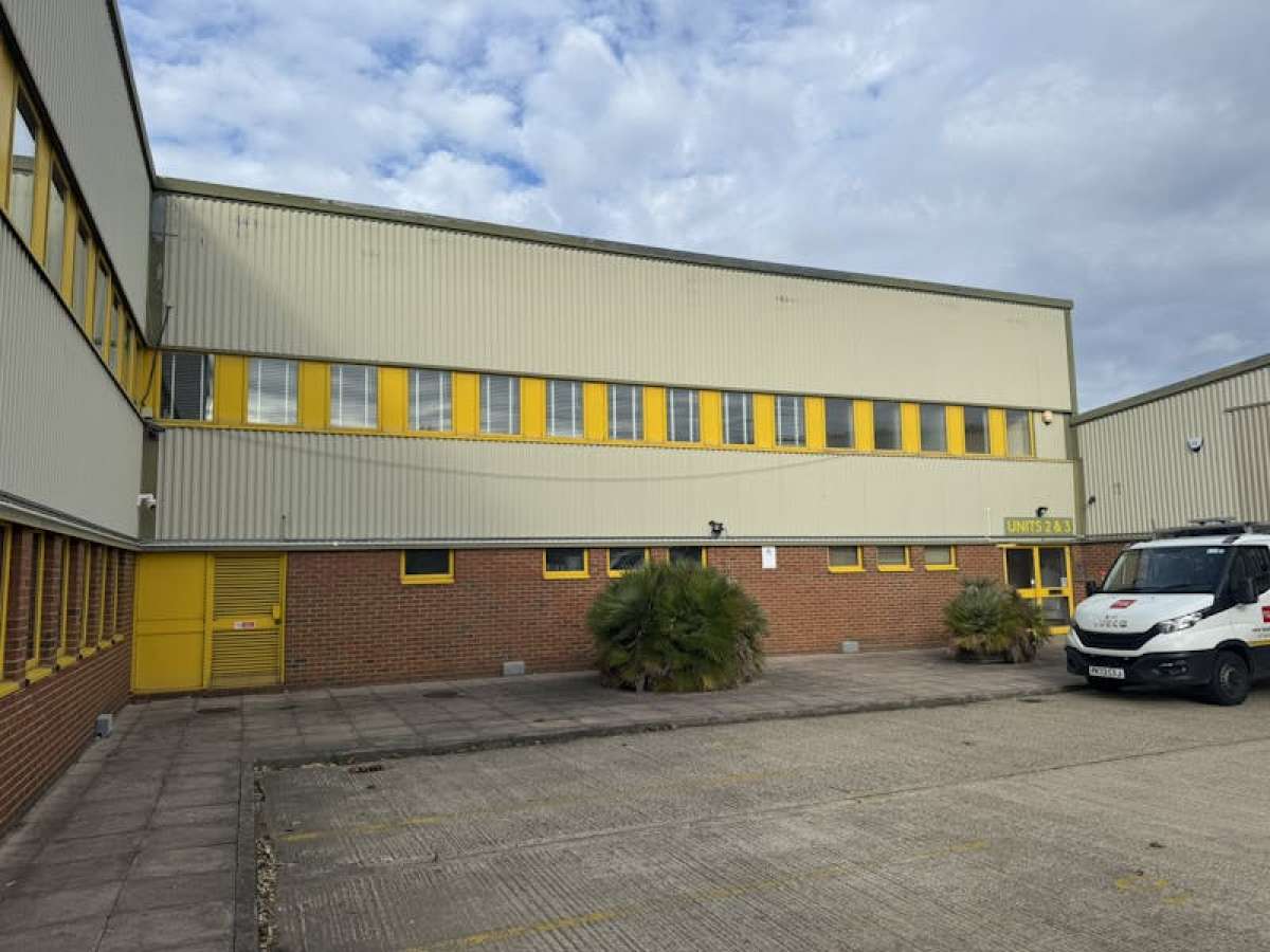 Office in Esher - photo 2