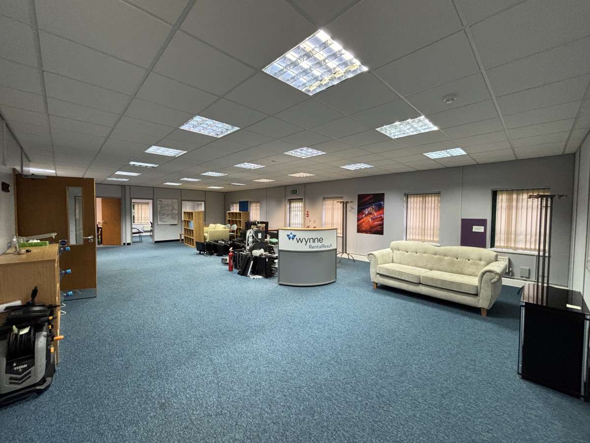 Office in Lowfields Business Park - photo 2