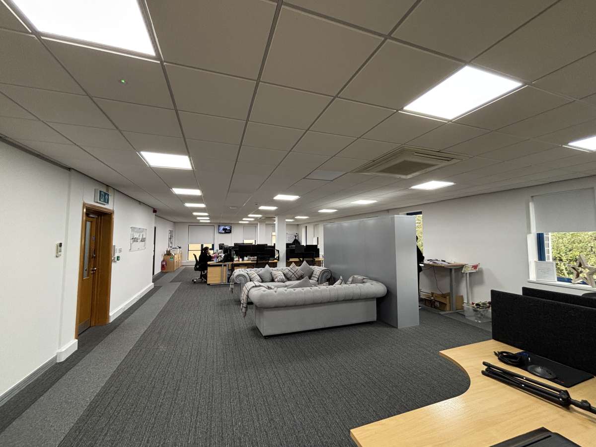 Office in Elland - photo 2