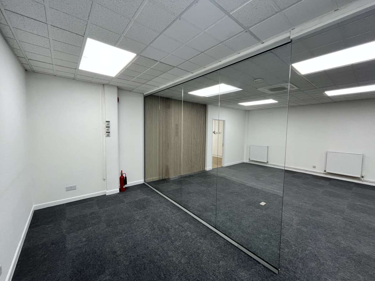 Office in Marsh Barton Trading Estate - photo 3