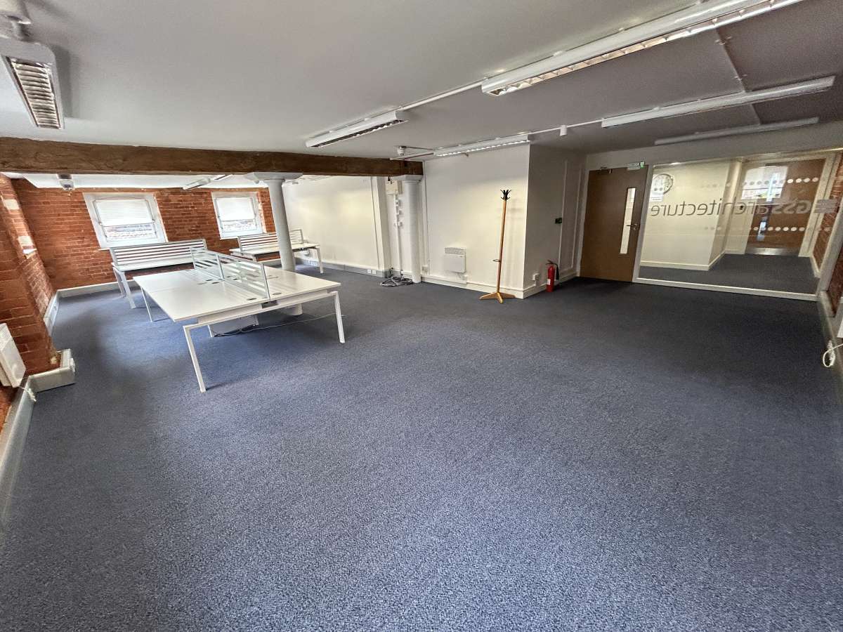 Office in Gloucester - photo 3