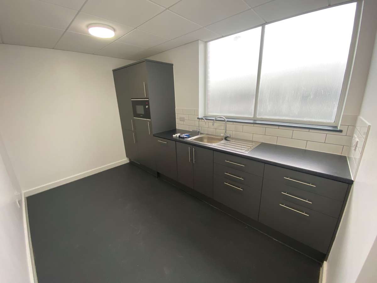 Office in Gloucester - photo 3