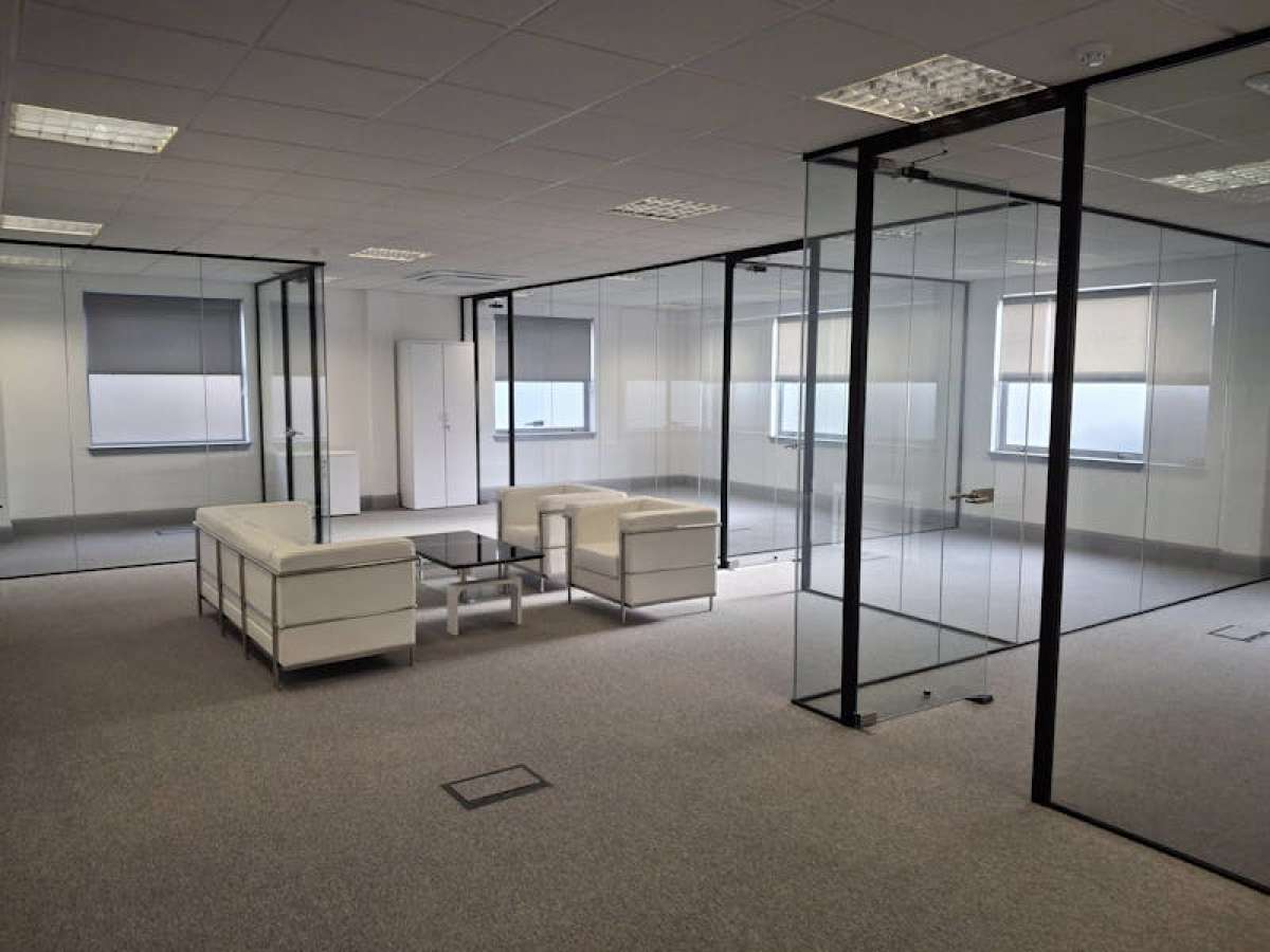 Office in Wokingham - photo 3