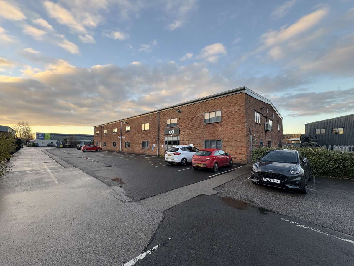 Office in Lincoln - photo 3