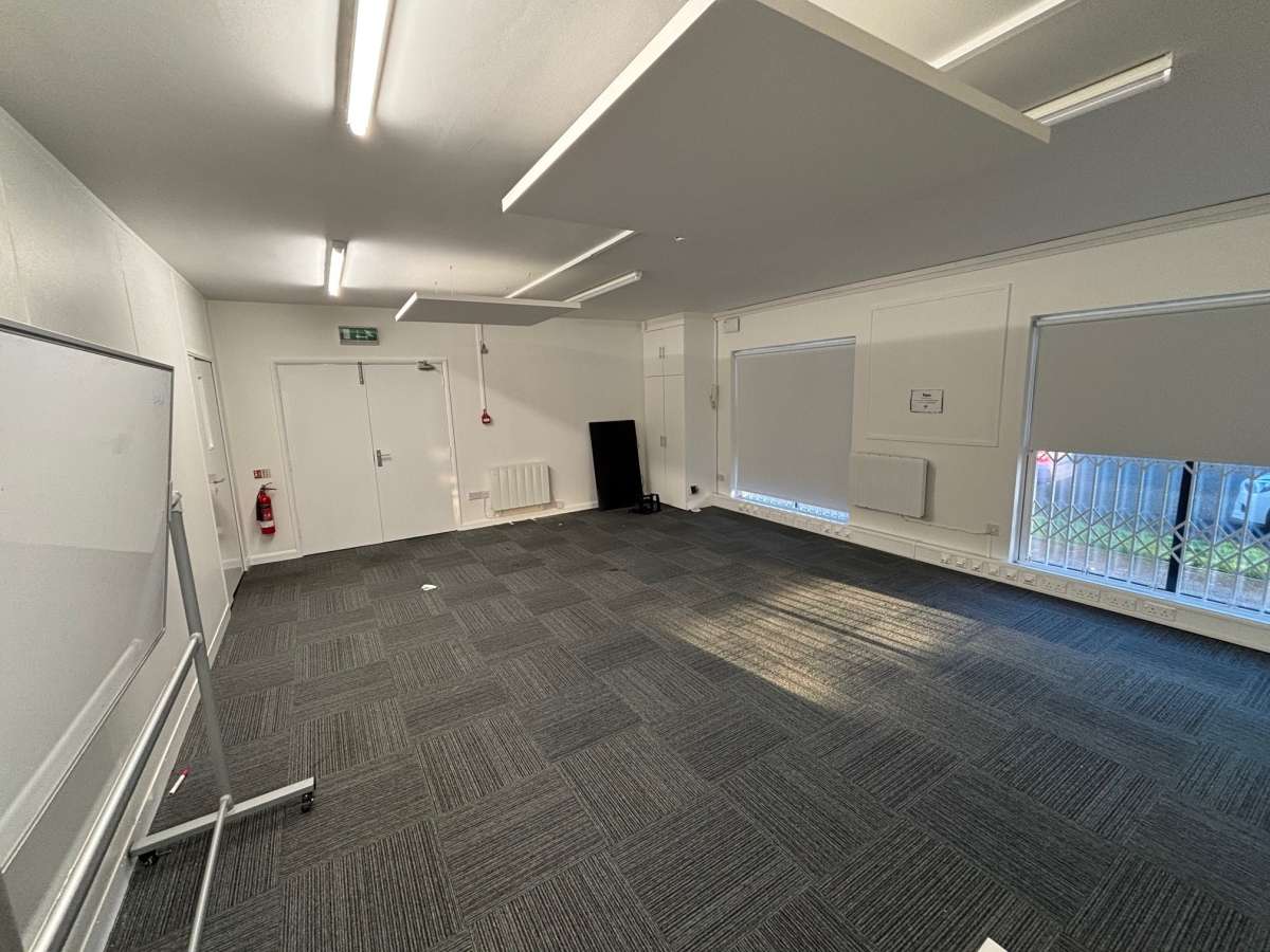 Office in Hinckley - photo 3