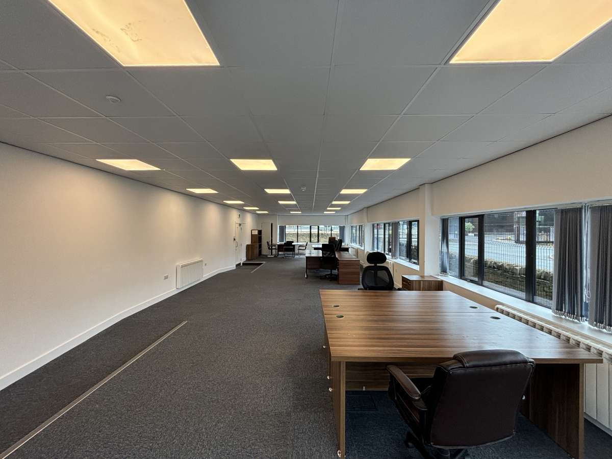 Office in Elland - photo 3
