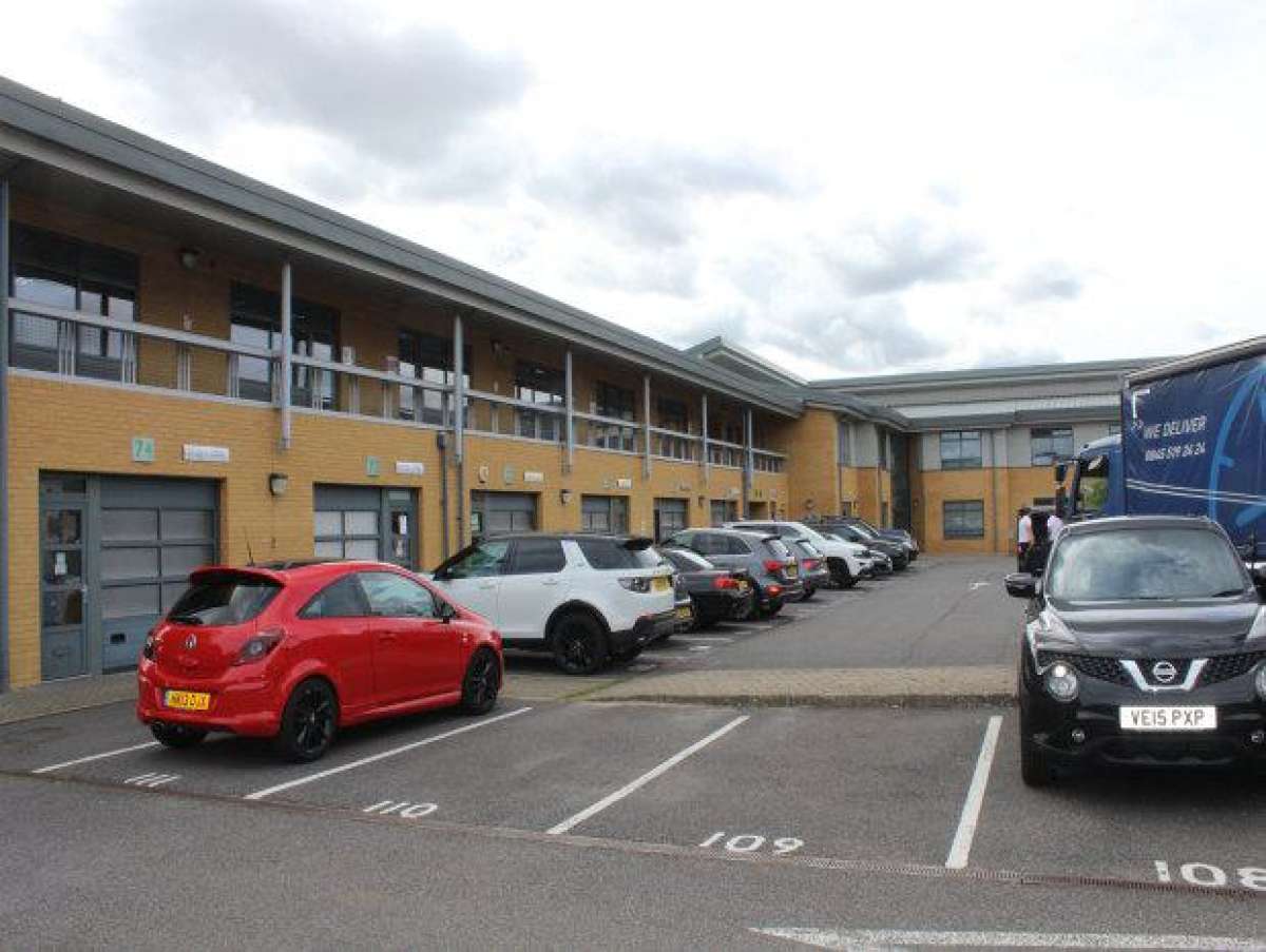 Office in Crawley - photo 2