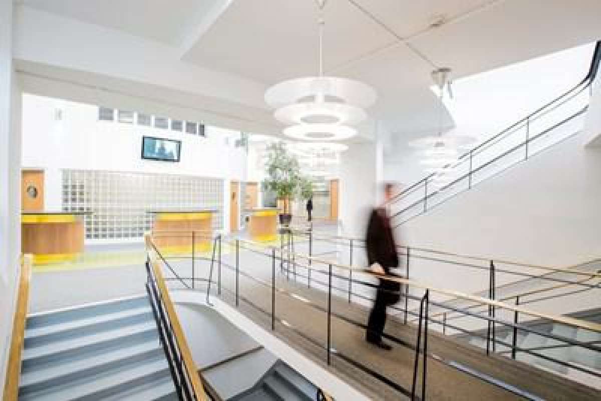 Office in Horley - photo 4