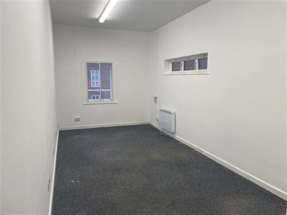 Office in Winchester - photo 2