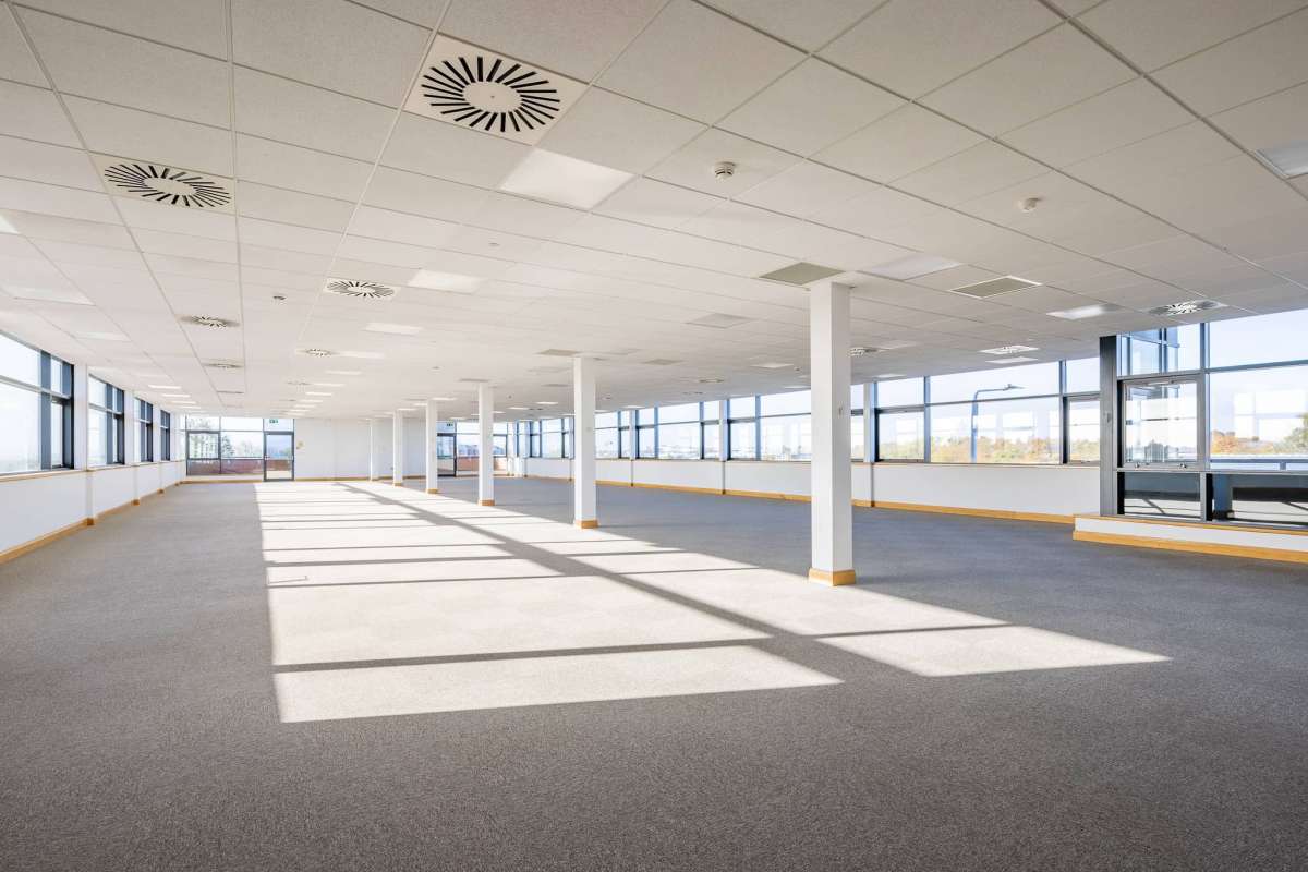 Office in Morley - photo 3