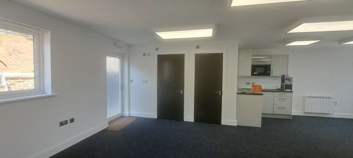 Office in Heath And Reach - photo 4