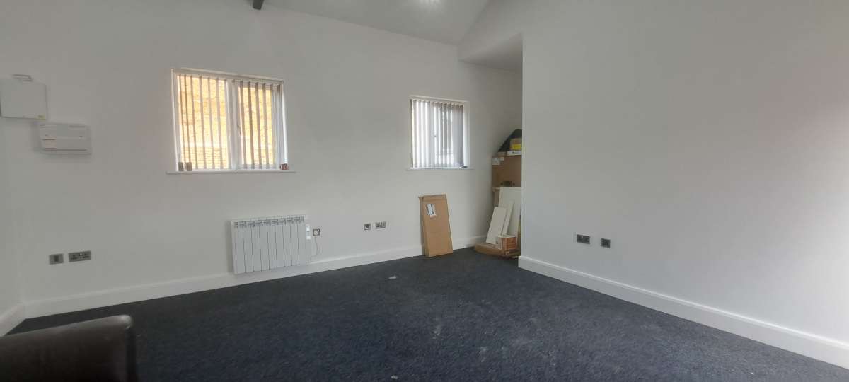 Office in Heath And Reach - photo 2