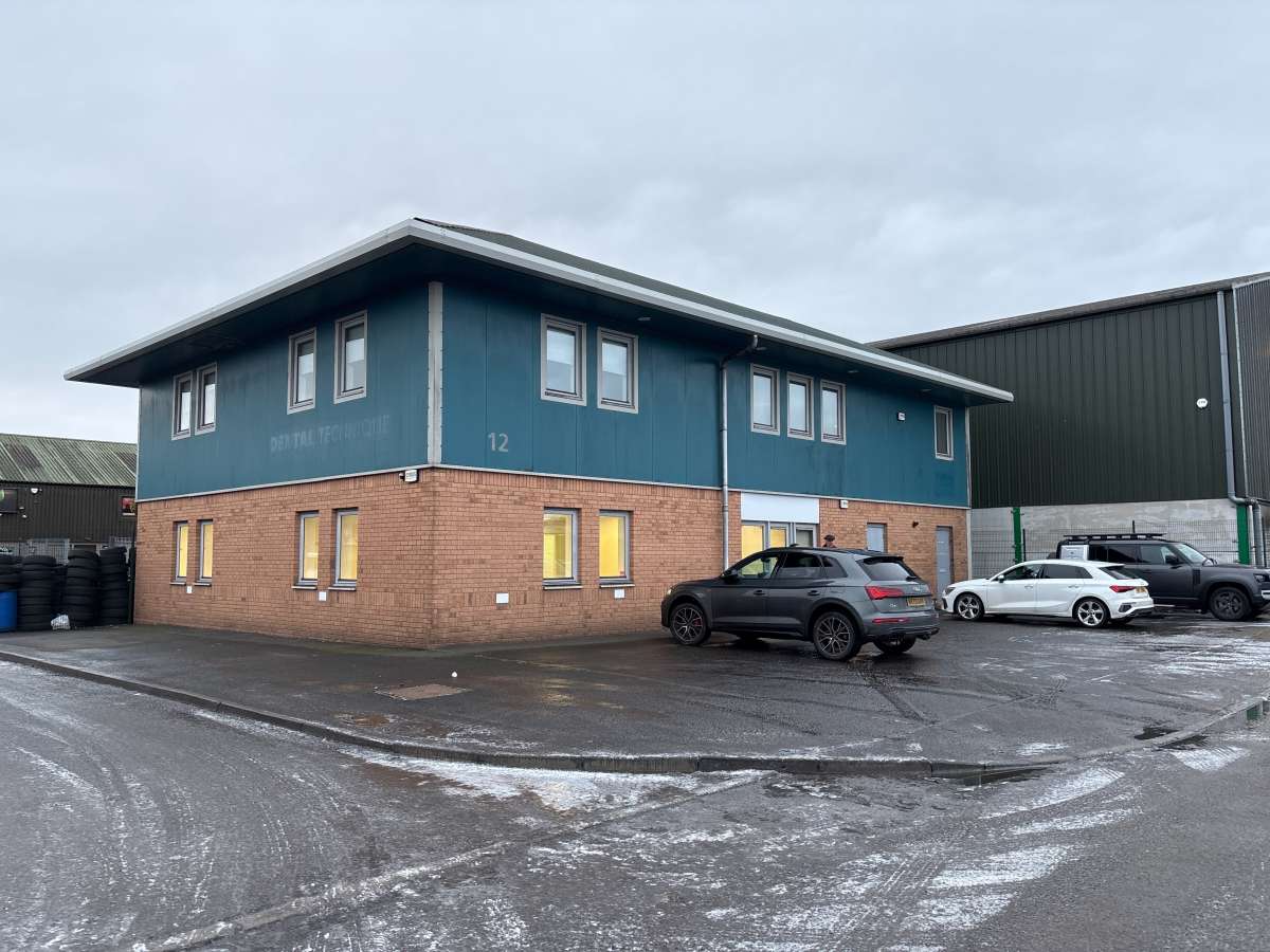 Office in Inveralmond Industrial Estate - photo 2