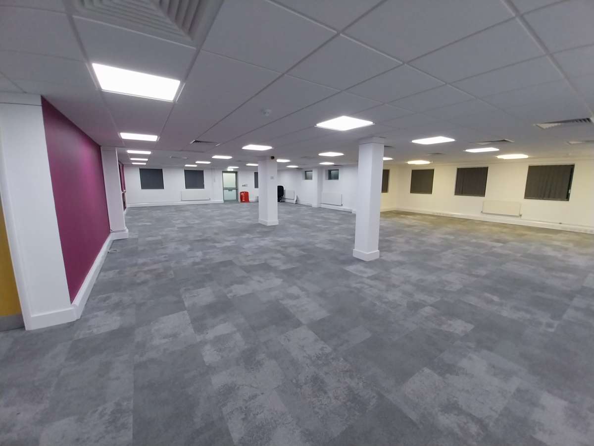 Office in Lincoln - photo 2