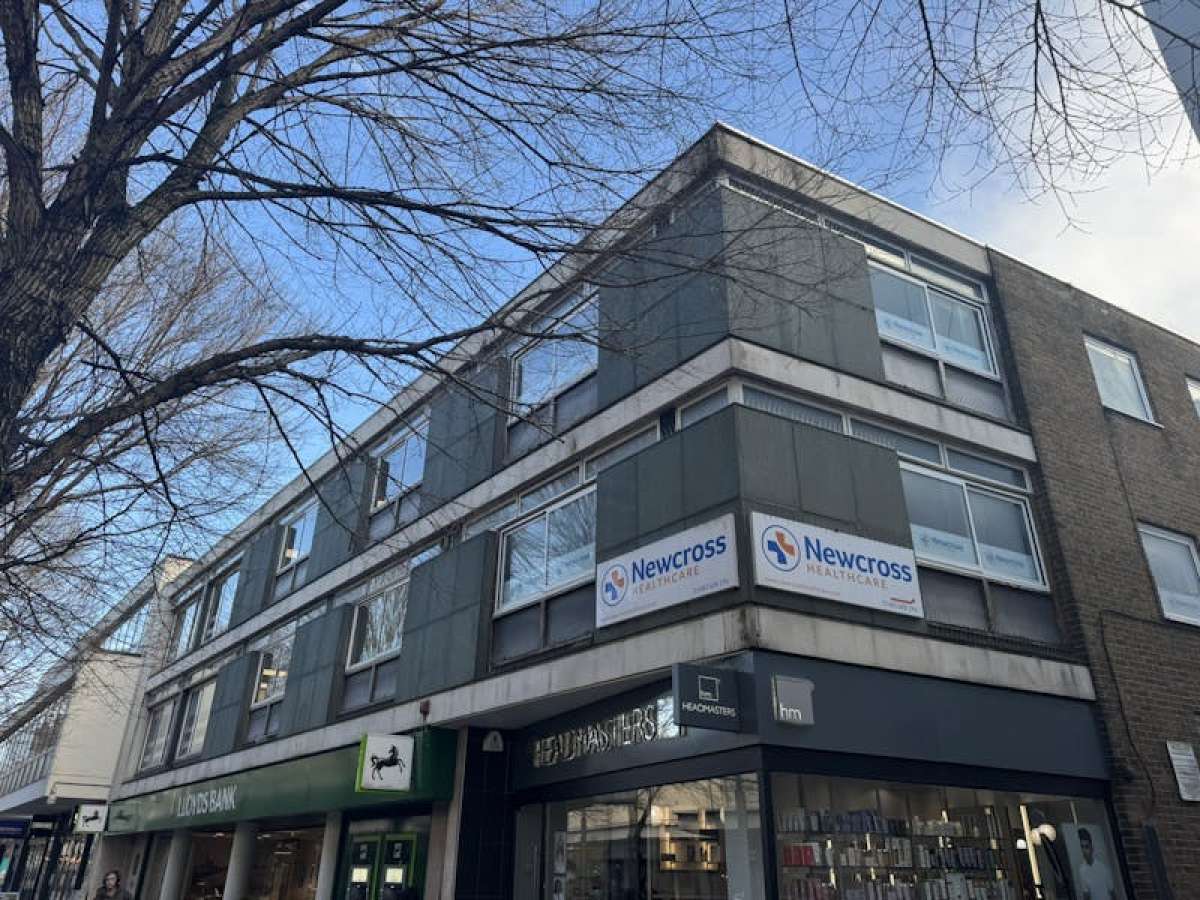 Office in Woking - photo 2