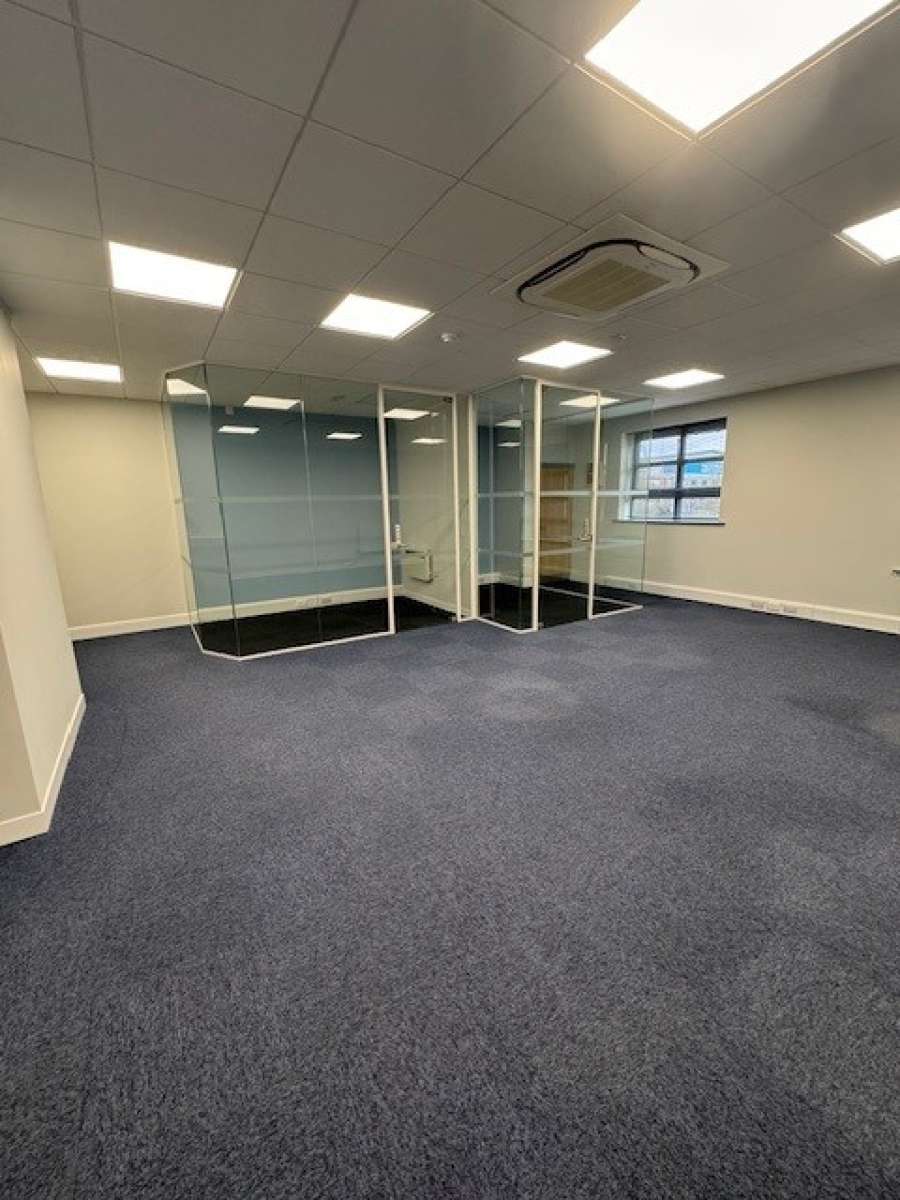 Office in Swadlincote - photo 3