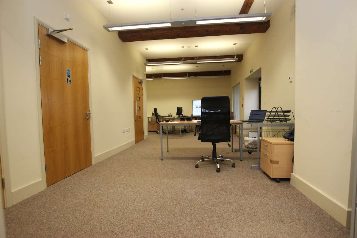 Office in Grantham - photo 2