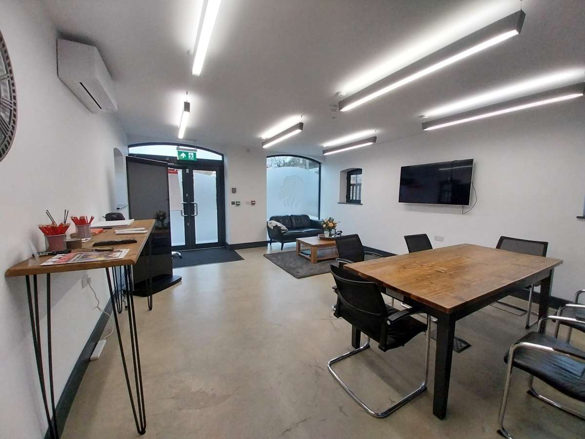 Office in Stamford - photo 4
