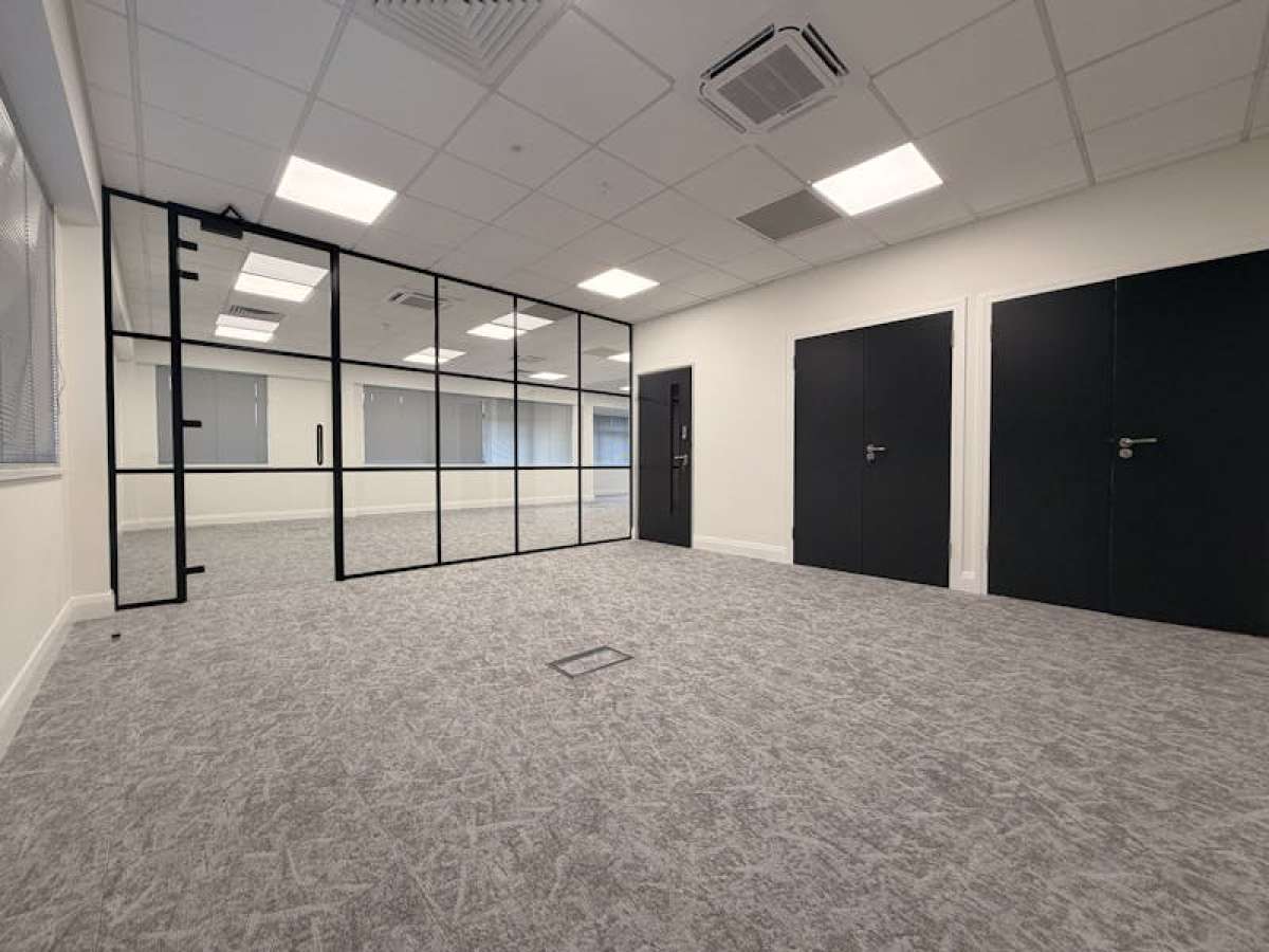 Office in Farnham - photo 2