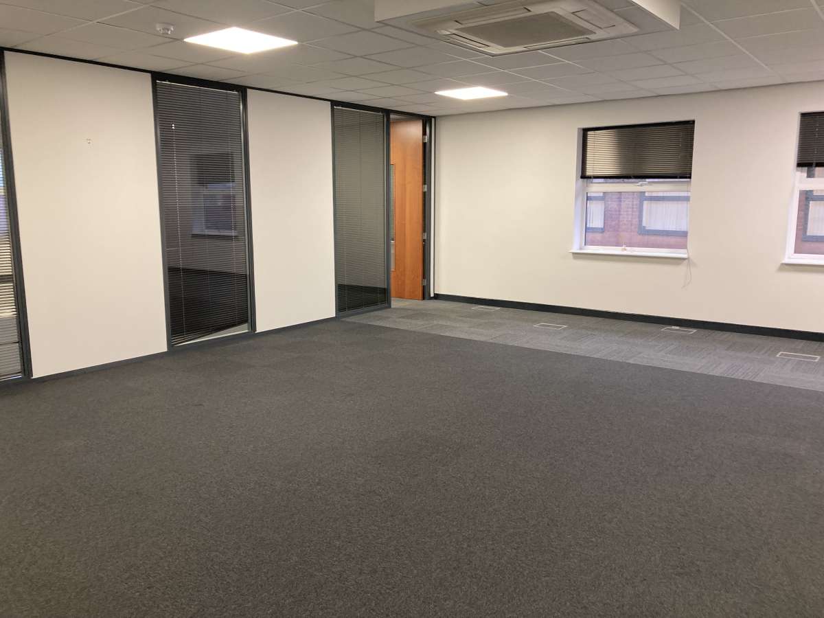 Office in Barlborough - photo 2