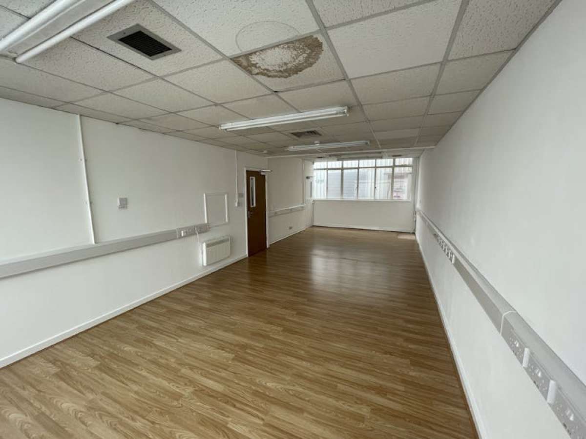 Office in Harlow - photo 2
