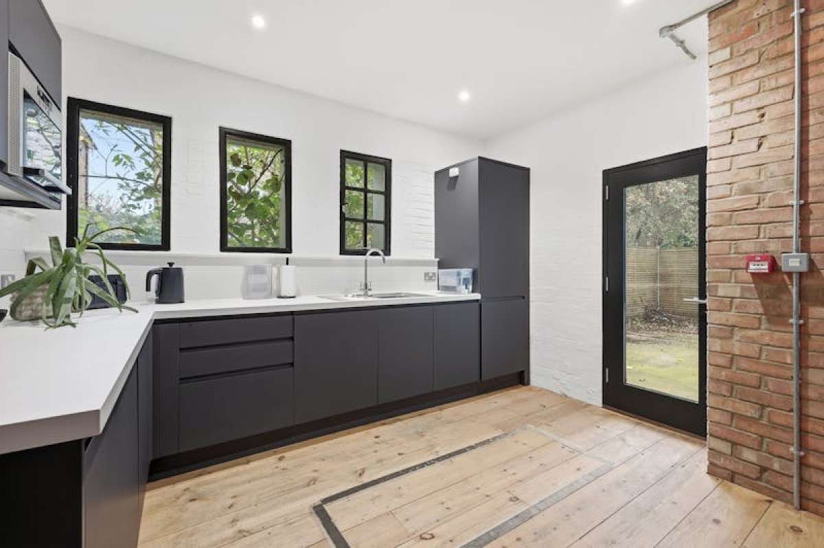 Office in London - photo 3