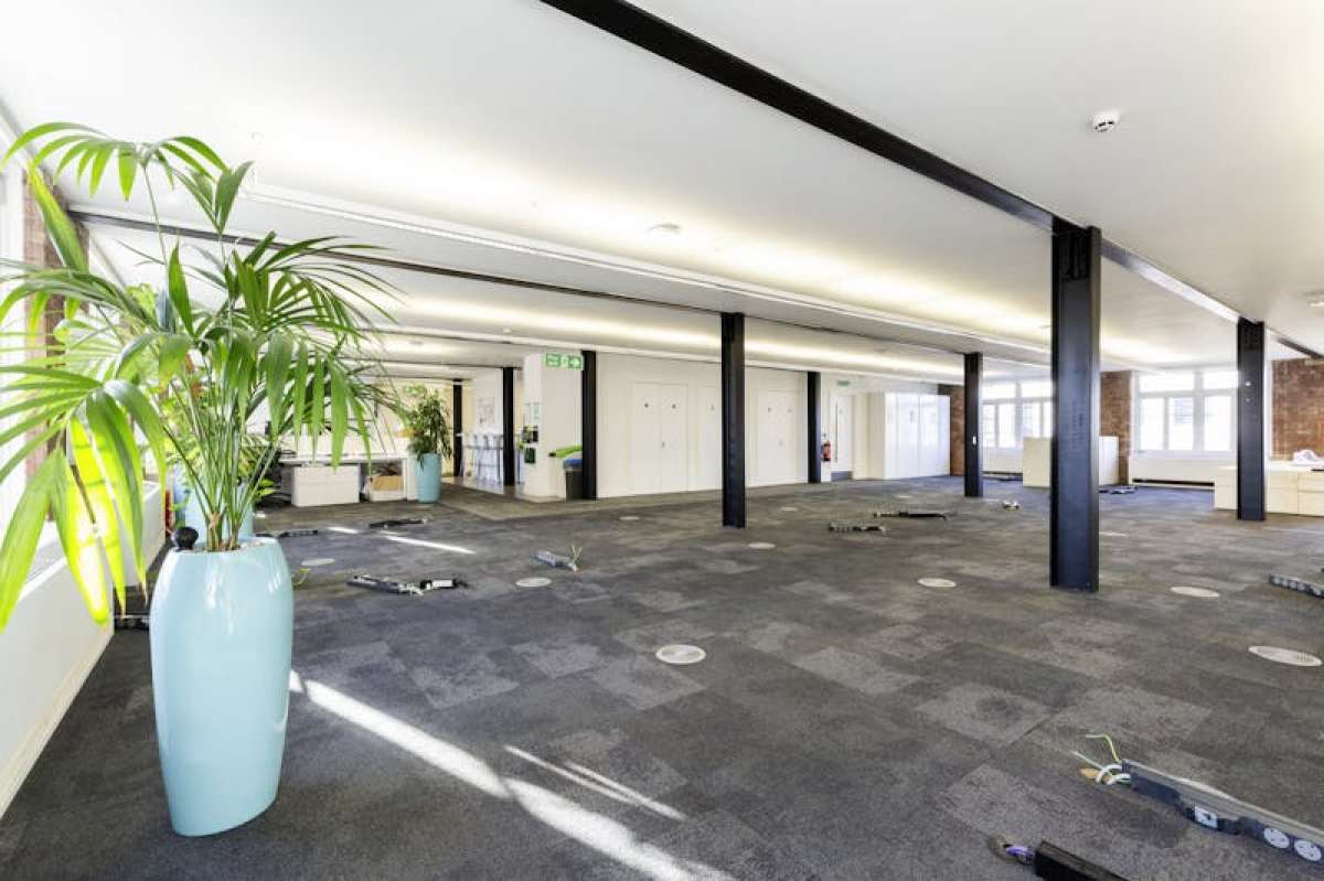 Office in London - photo 2