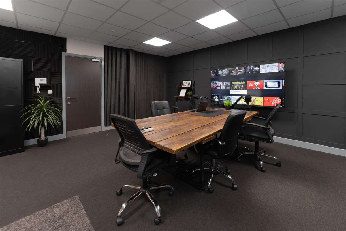 Office in Stamford - photo 3