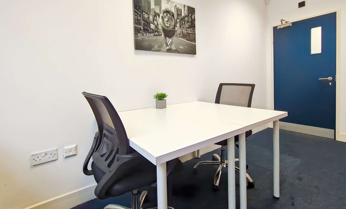Office in Huddersfield - photo 4