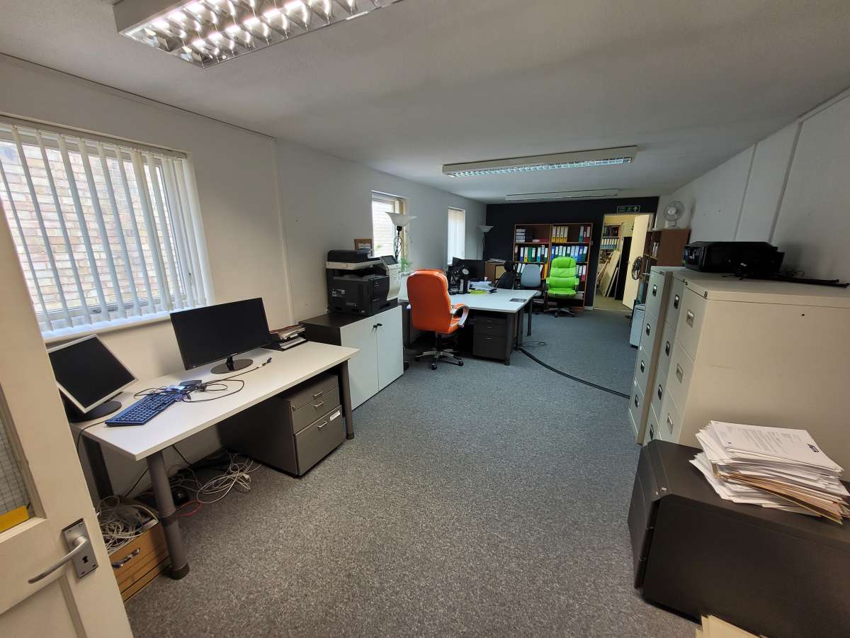Office in Huntingdon - photo 2