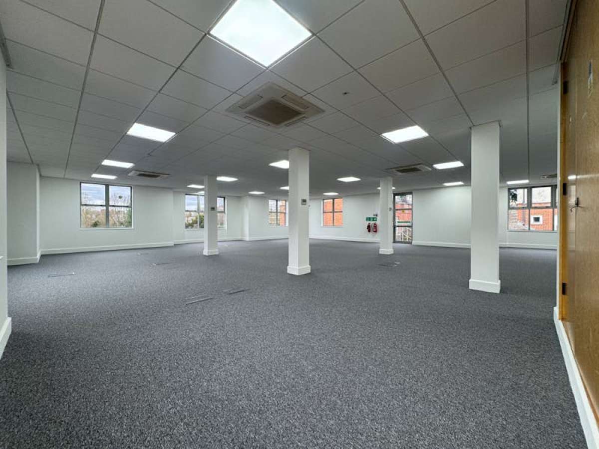 Office in Maidenhead - photo 4