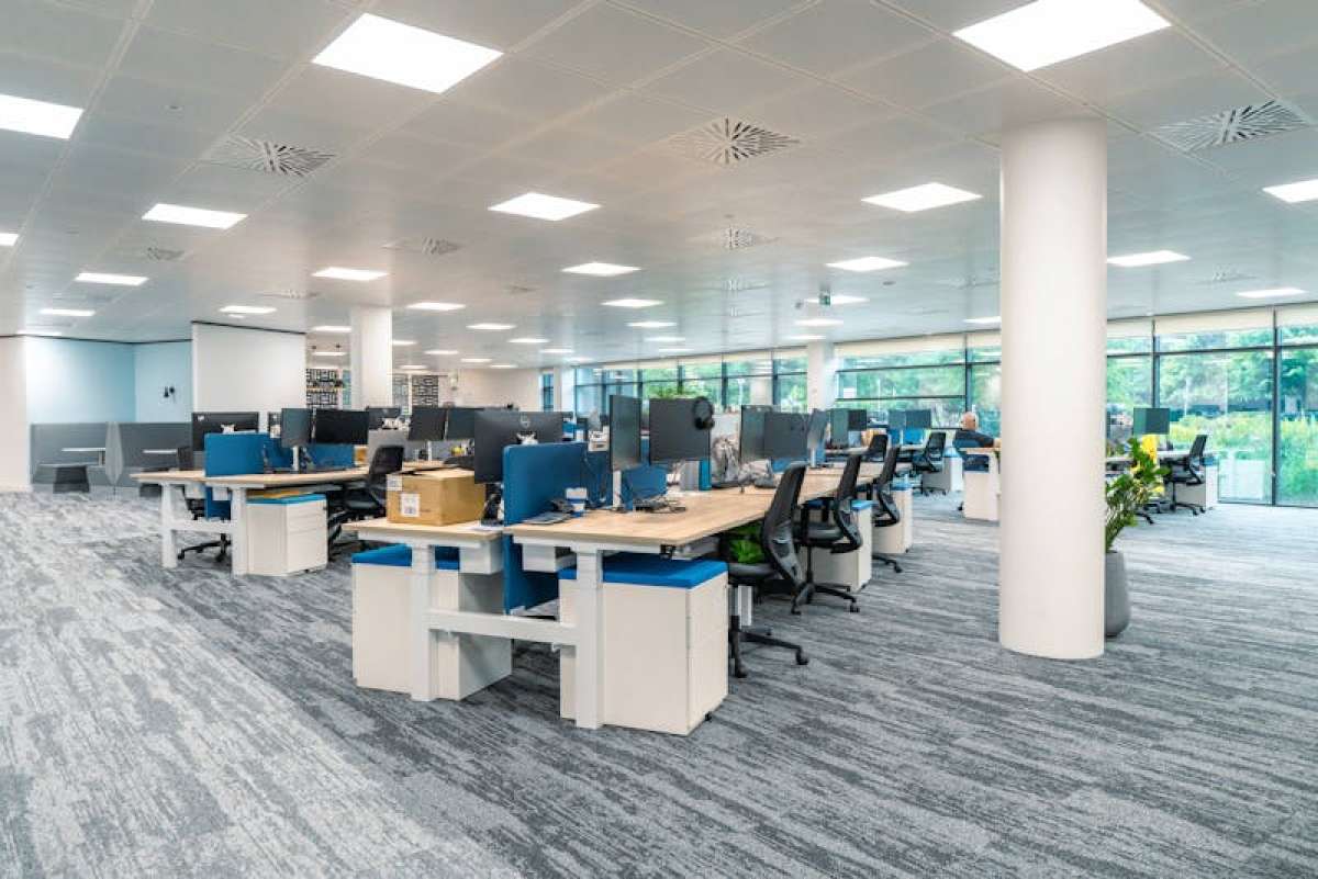 Office in Basingstoke - photo 2