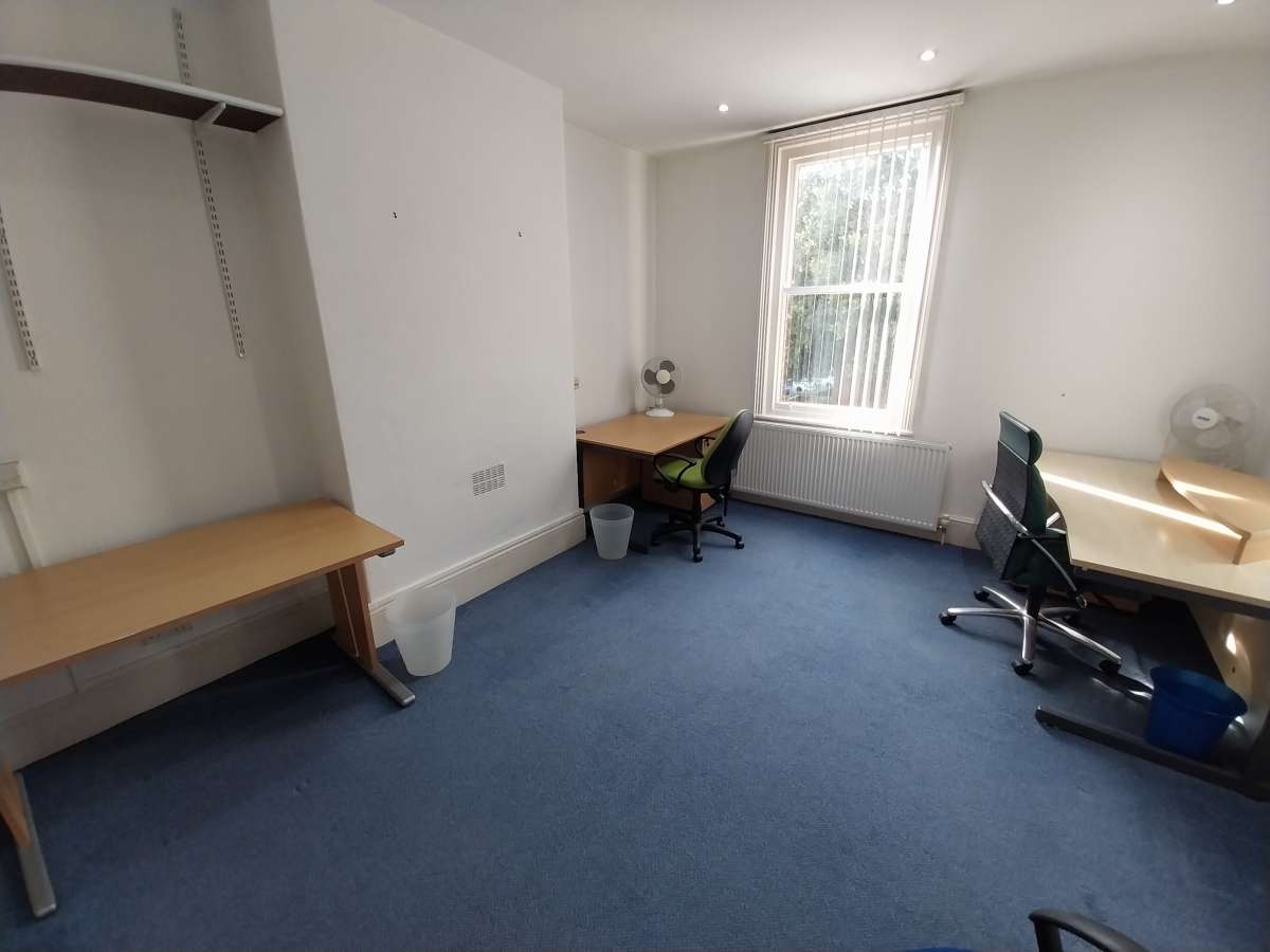Office in Lincoln - photo 3