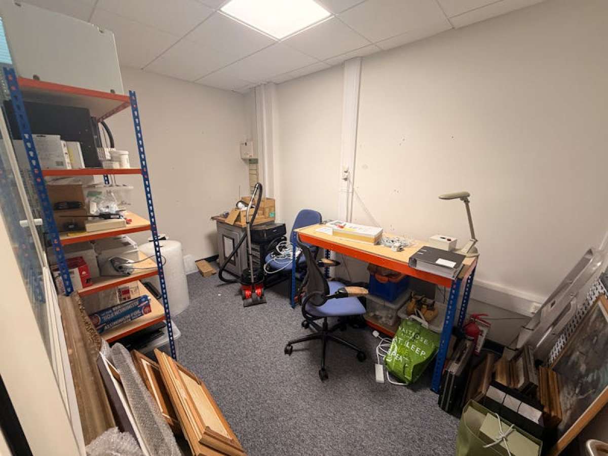 Office in Farnham - photo 3