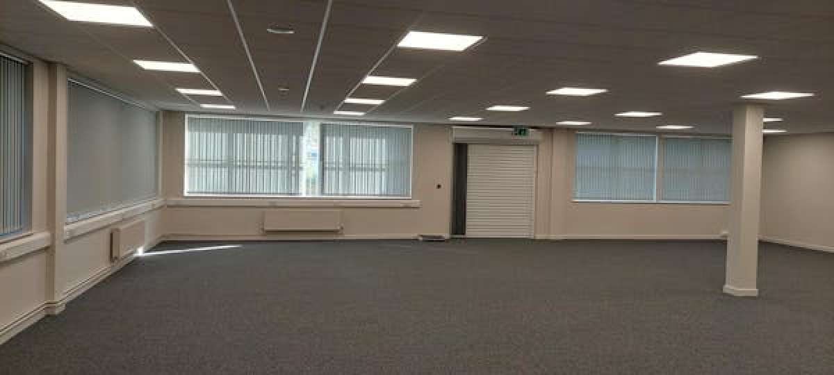 Office in Halesowen - photo 3