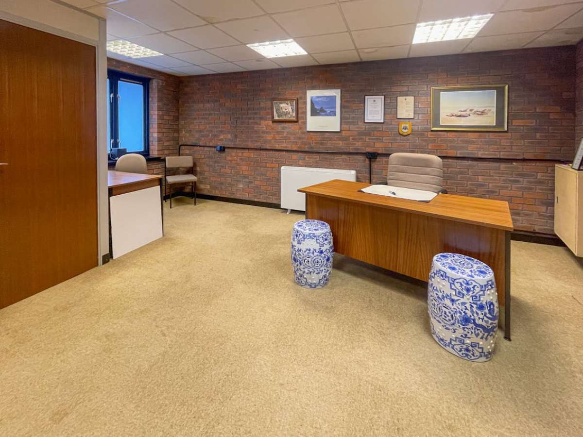 Office in Broadstone - photo 2