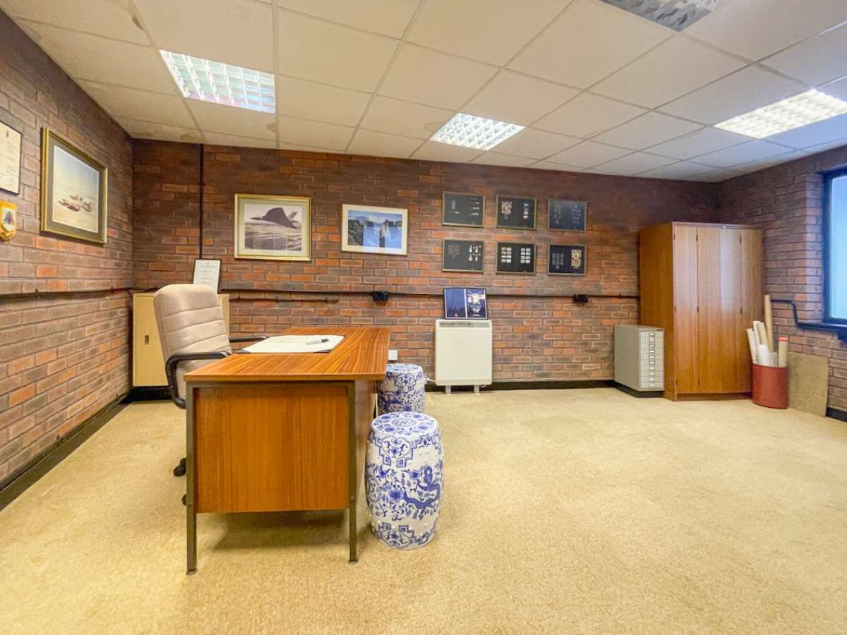 Office in Broadstone - photo 3