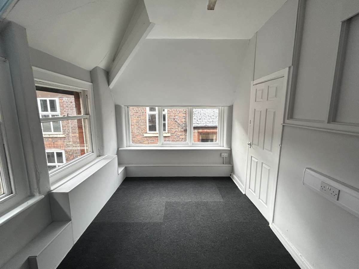 Office in Salford - photo 4