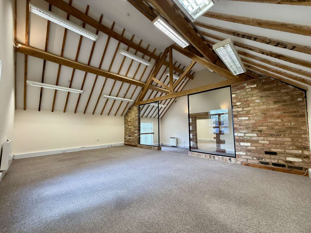 Office in Hinckley - photo 3