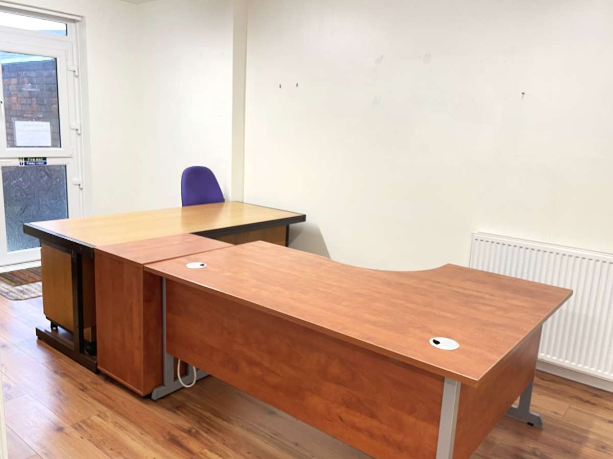 Office in Burton On Trent - photo 3