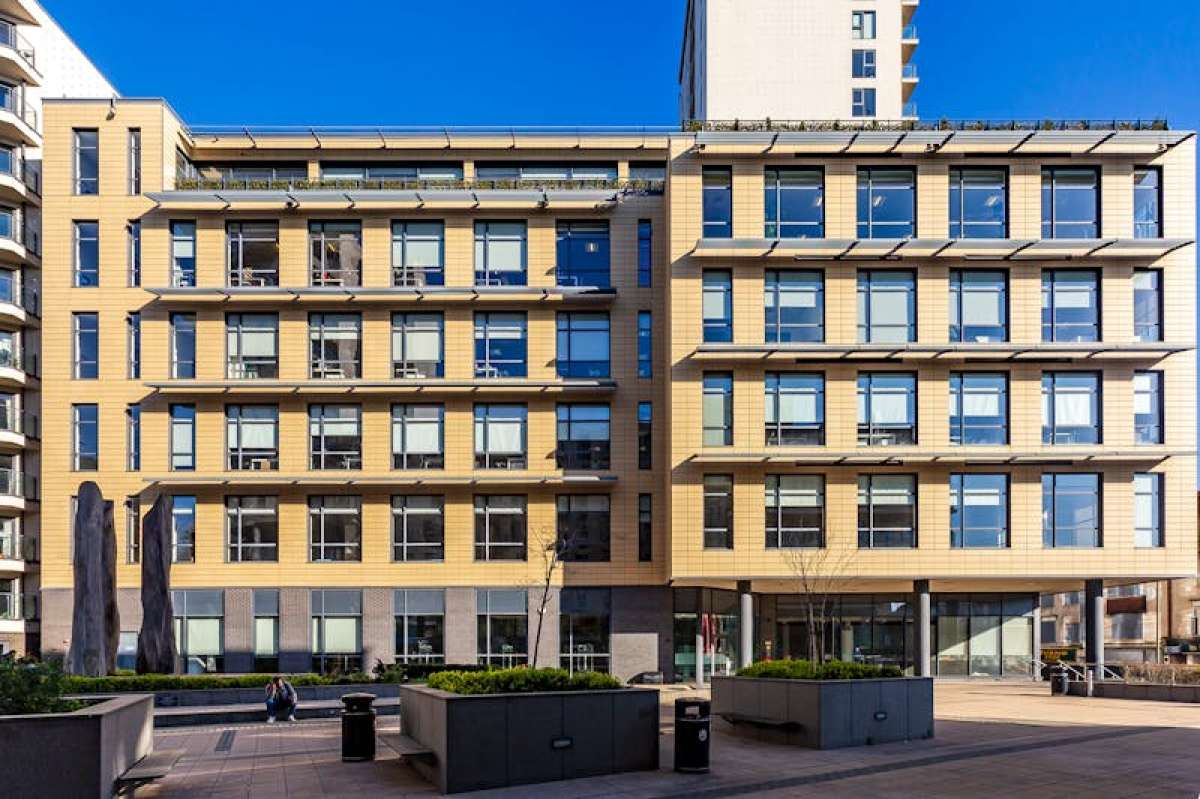 Office in Woking - photo 2