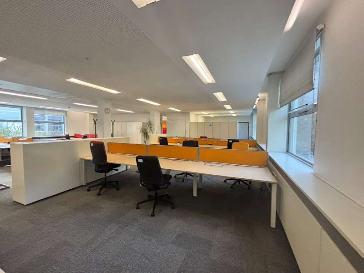 Office in Havant - photo 2