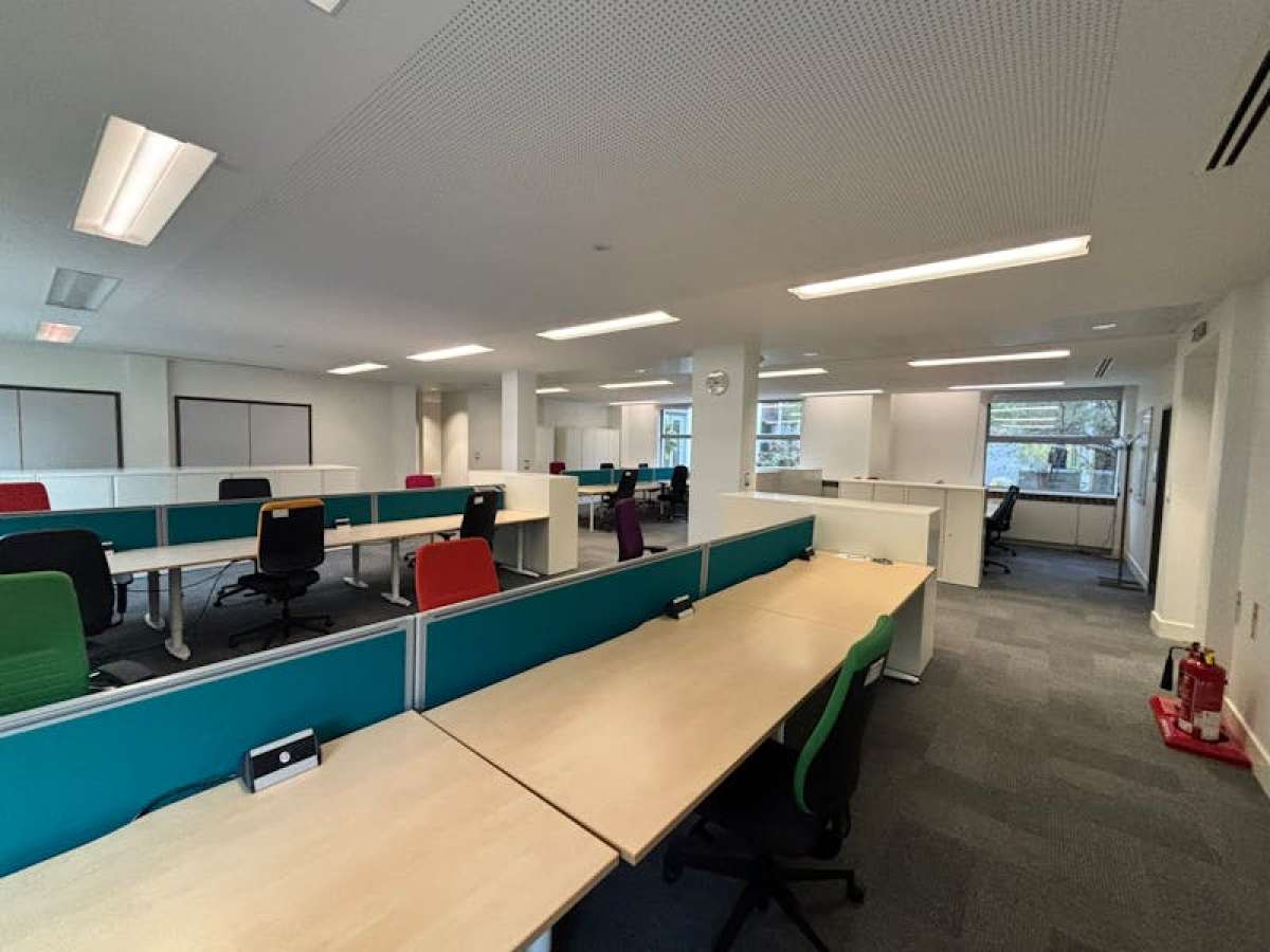 Office in Havant - photo 3